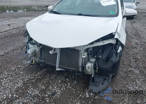 2015 Toyota Corolla Le Eco Plus z USA, uszkodzony, nr VIN 5YFBPRHE7FP275131